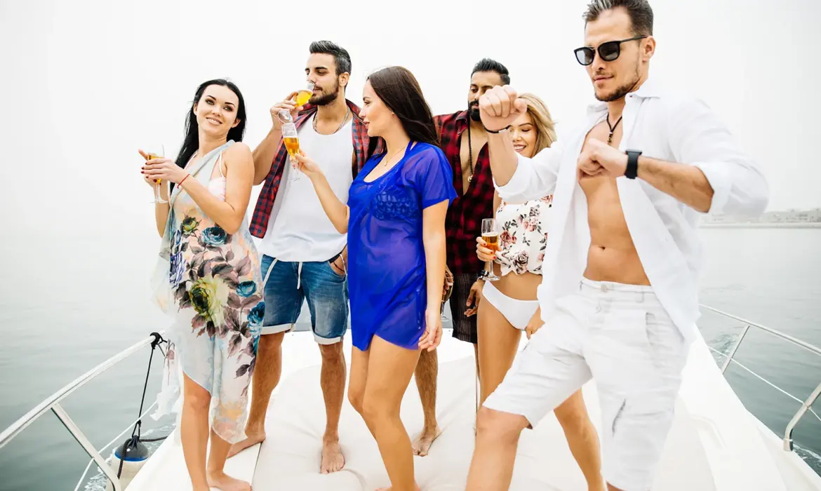 Denizin Keyfini Sürmek: Yatta Eğlence Turlarının Avantajları